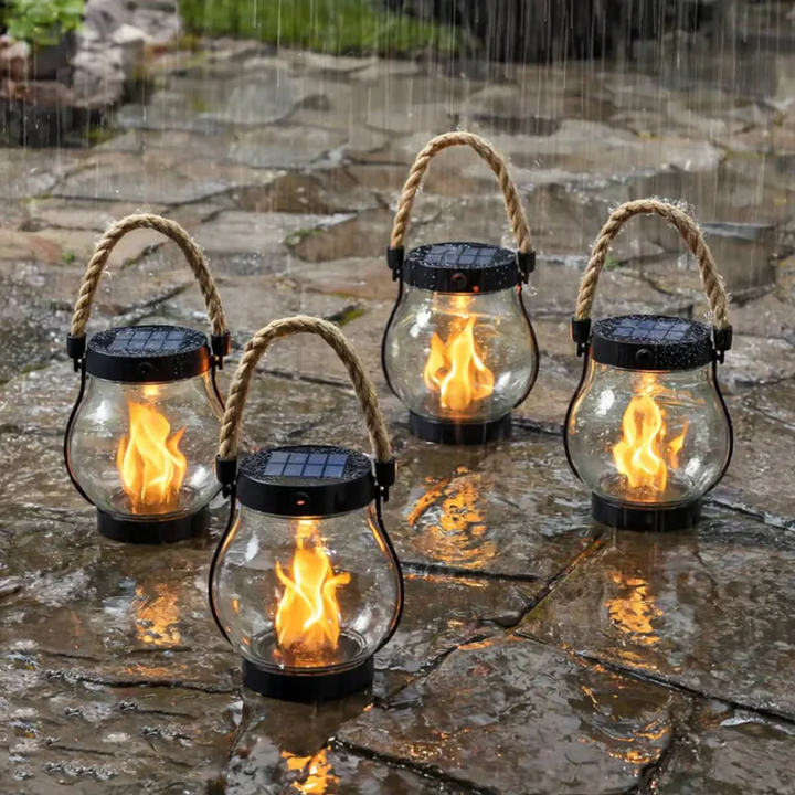 WildLight Solar Gartenlaterne mit flackerndem Flammenlicht, ideal als stimmungsvolles Nachtlicht im Garten.