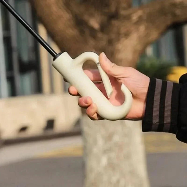 Ergonomischer Griff und Automatik-Öffnung des windfesten Regenschirms mit UV-Schutz. Kompakt & handlich.