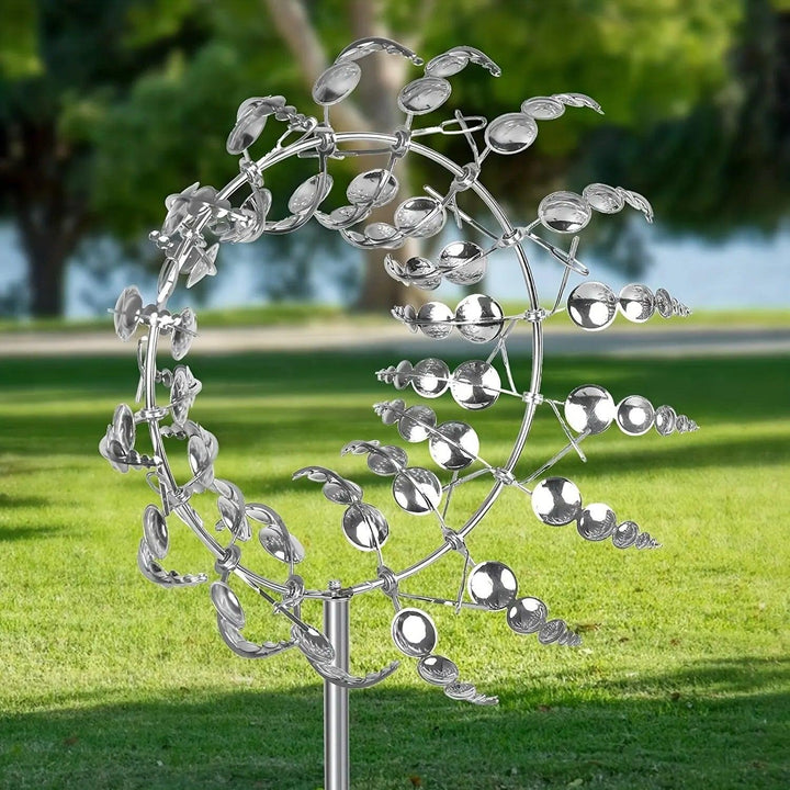 Wetterfeste Windmühle Spinner, robustes Metall-Windspiel für ganzjährigen Garteneinsatz, kinetische Deko.