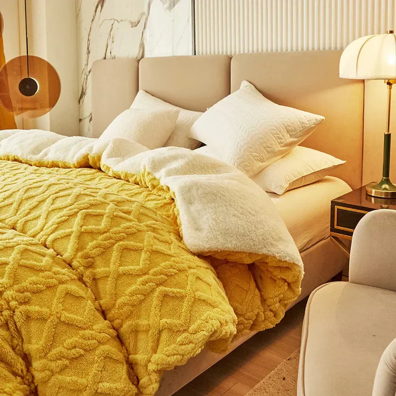 Doppelseitige Flanell-Bettwäsche in Kaschmir-Optik; weich, warm und dekorativ für ein gemütliches Winter-Schlafzimmer.
