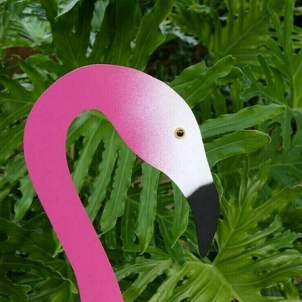 Pinker Flamingo Gartenstecker mit Windspiel-Funktion; elegante Tierfigur aus Metall für Outdoor-Deko.