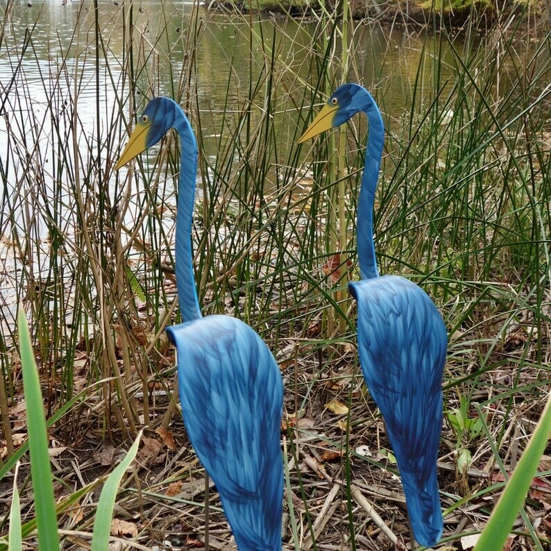Flamingo Windspiel Gartenstecker, dekorative Tierfigur aus Metall für lebendige Gartengestaltung.