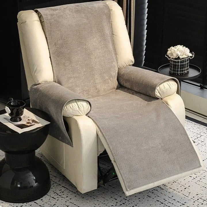 Bequemer Wolkenfleece Anti-Rutsch Sofabezug. Perfekt zum Entspannen im Wohnzimmer, schützt Ihre Möbel.