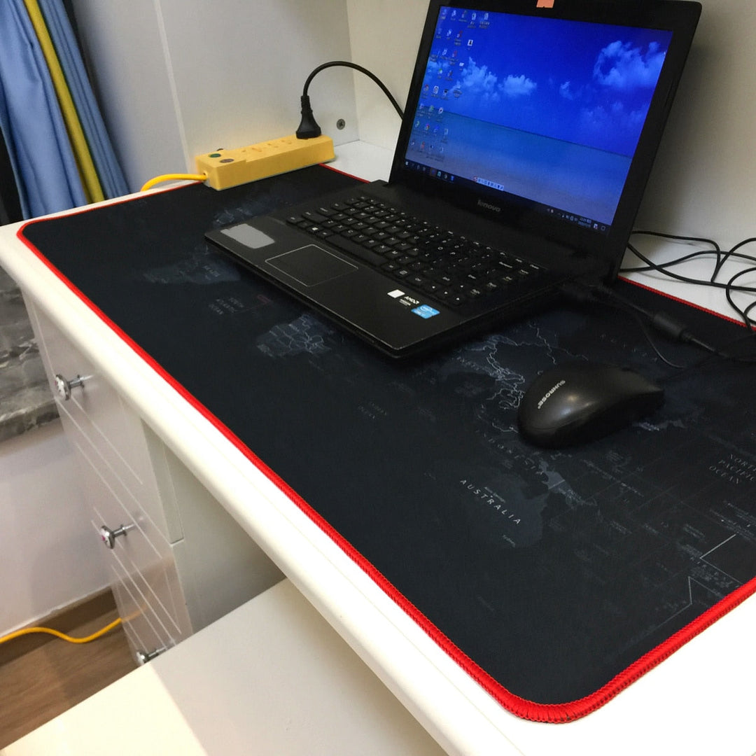 Büroschreibtischunterlage Weltkarte XXL. Stilvolles und funktionales PC Zubehör für Home-Office oder Arbeitsplatz.